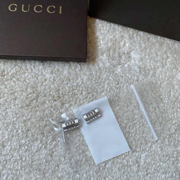 SOLD **GUCCI TIMELESS WATCH** - Picture 7 of 13